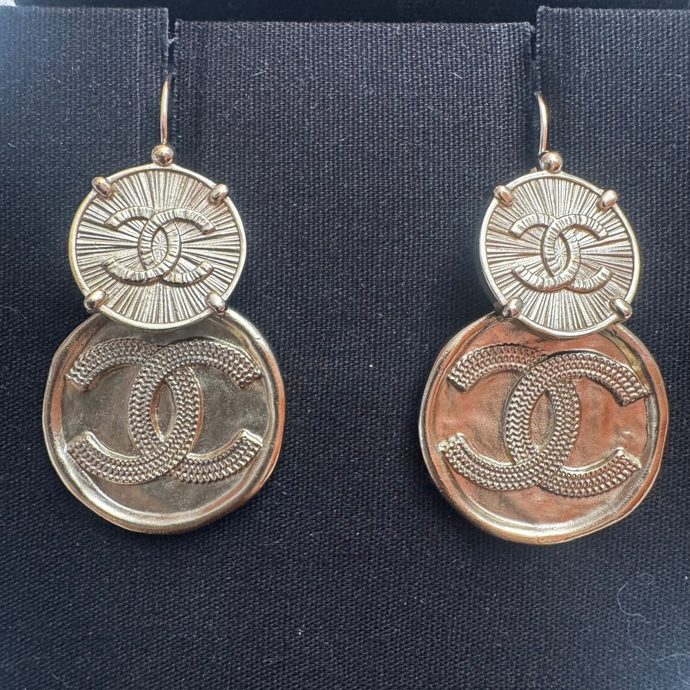Chanel Women's 22P Free Spirit CC Logo Gold Tone Coin Dangle Drop Hoop Earrings - Picture 12 of 14